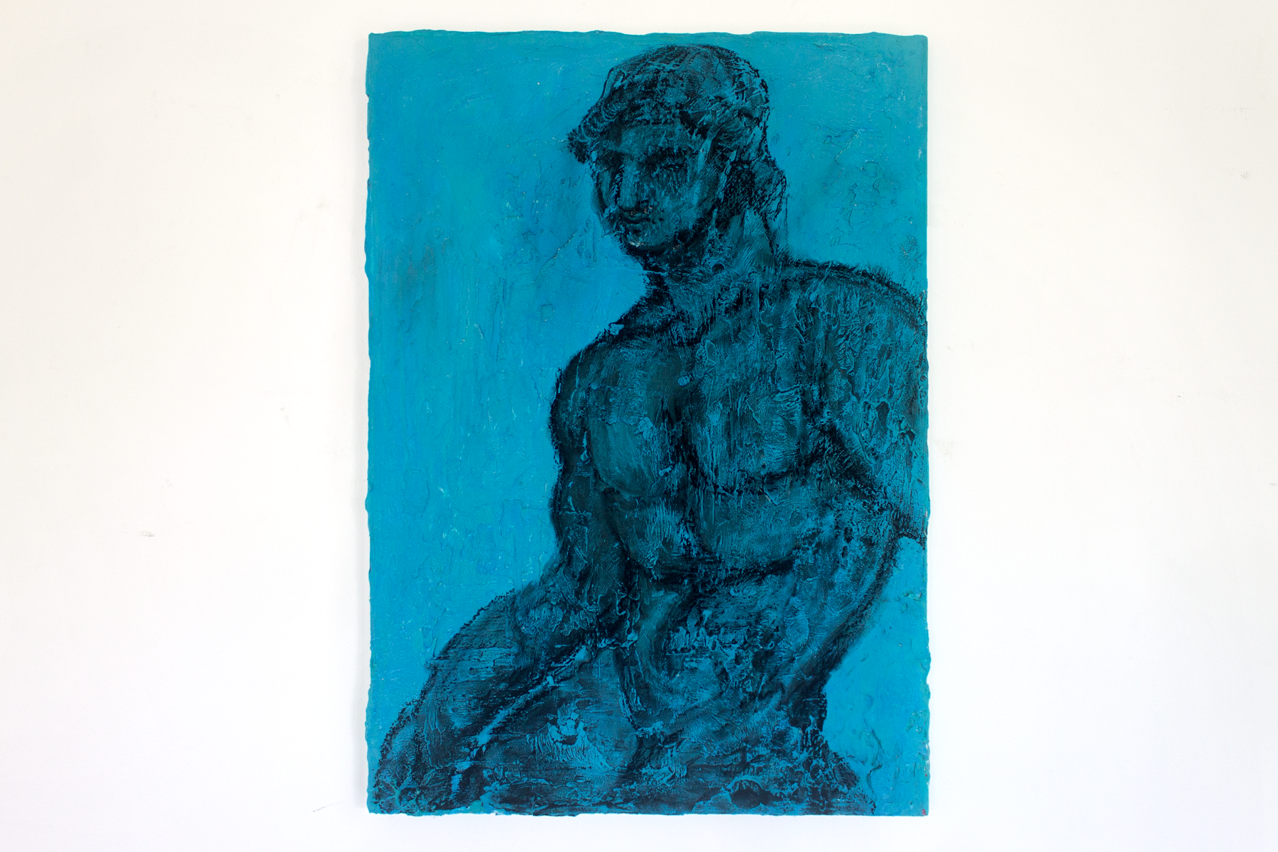 Figura sobre parede azul, Artur Ferreira